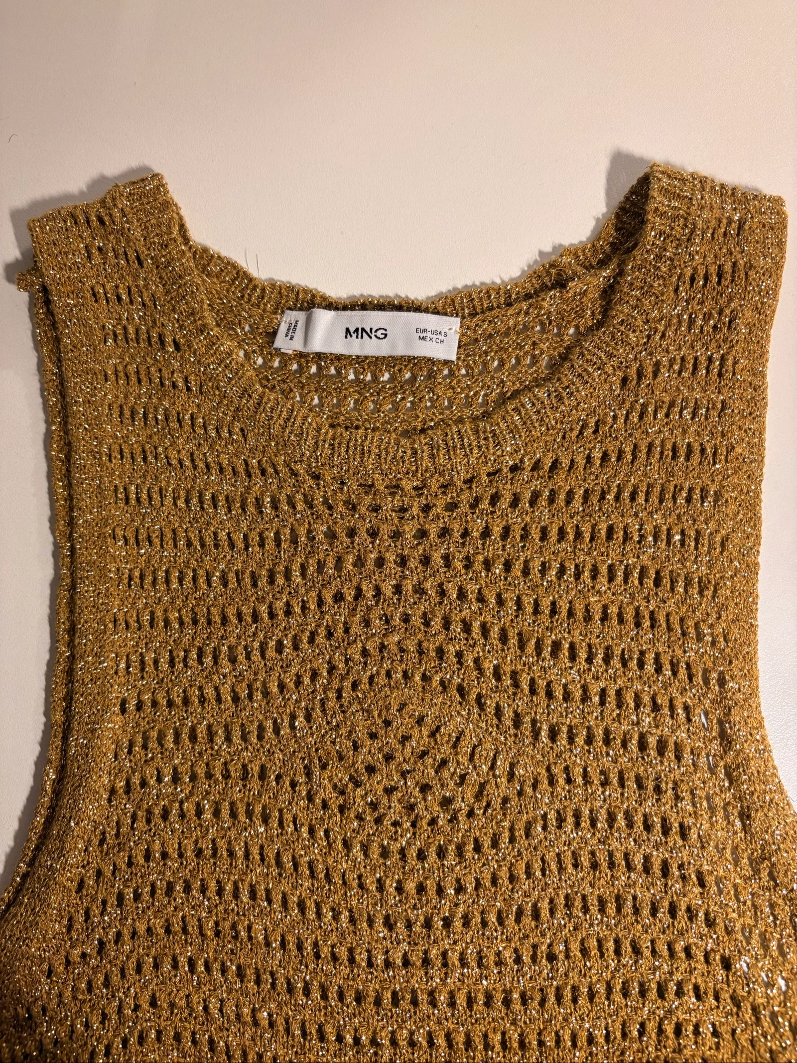 Haut en crochet doré pailletée - taille S - neuf - été/plage 